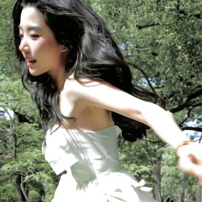 随盲柳入眠的女人